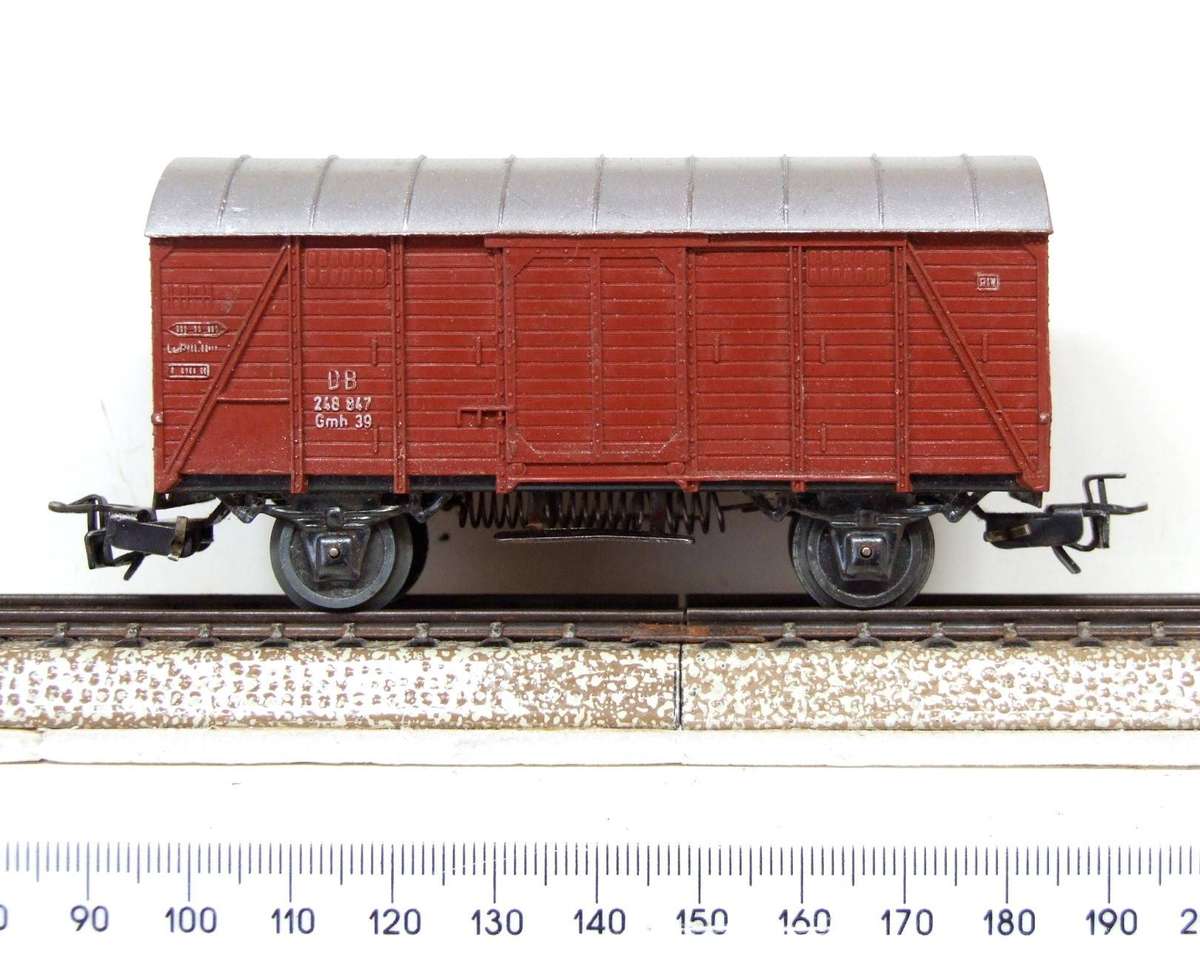 MARKLIN HO: Vintage DB Closed Freight Car in Fair Un-boxed, Used condition (W/GR)