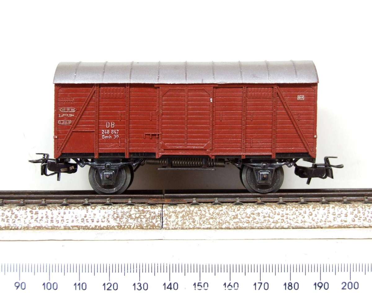 MARKLIN HO: Vintage DB Closed Freight Car in Fair Un-boxed, Used condition (W/GR)
