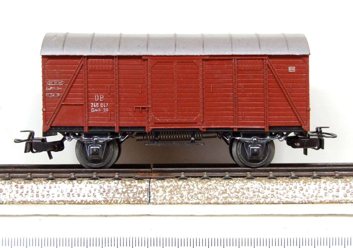 MARKLIN HO: Vintage DB Closed Freight Car in Fair Un-boxed, Used condition (W/GR)