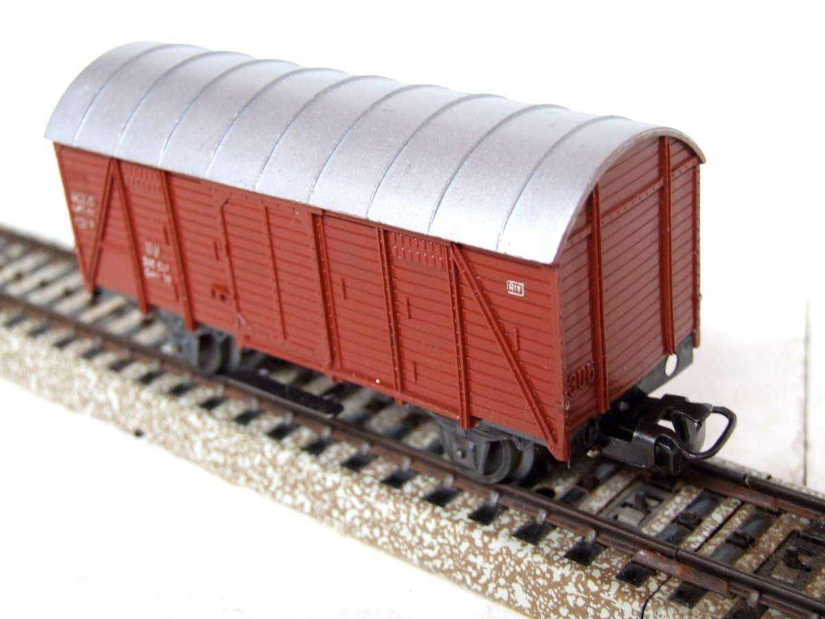 MARKLIN HO: Vintage DB Closed Freight Car in Fair Un-boxed, Used condition (W/GR)