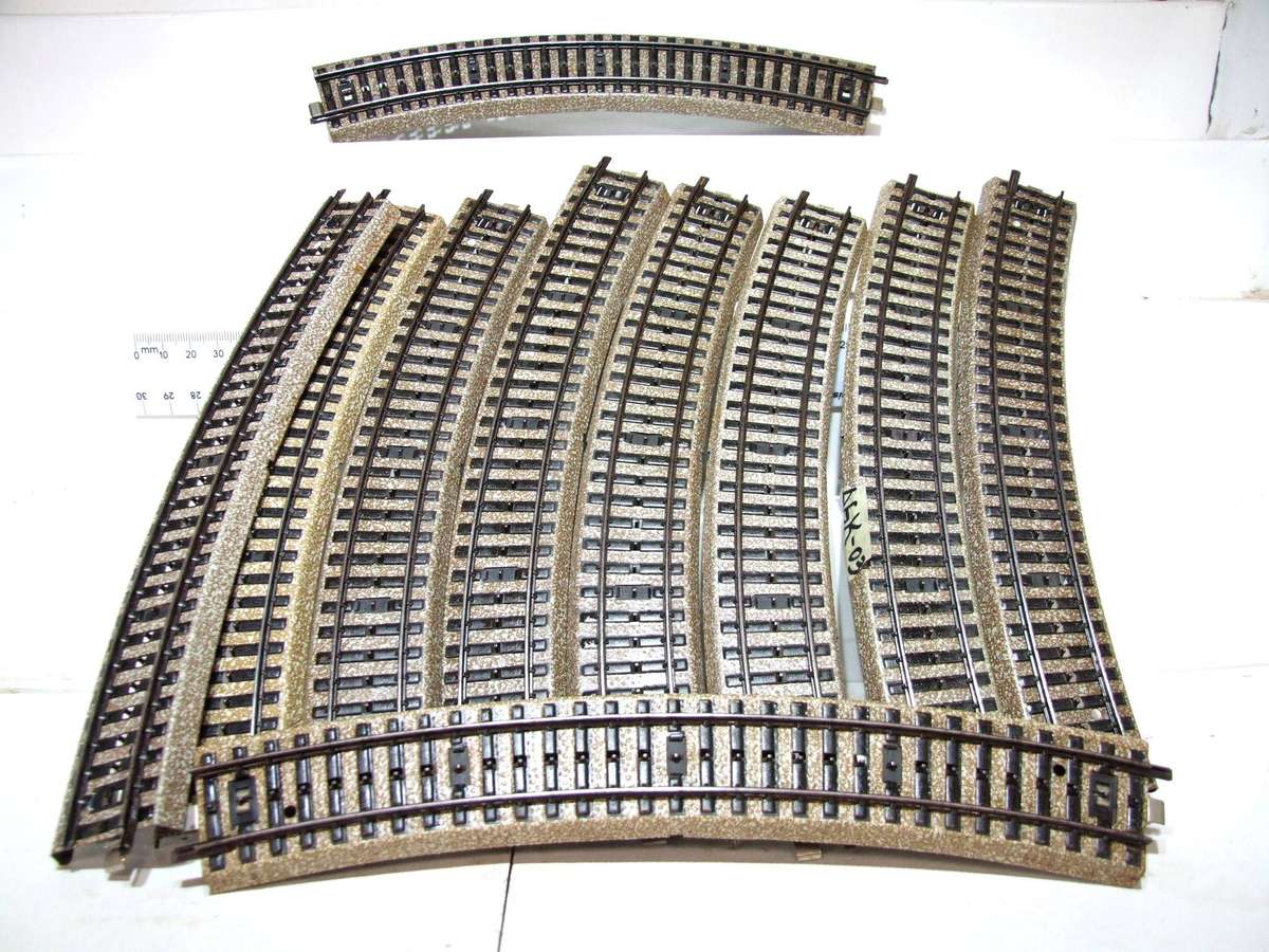 MARKLIN-M HO: 10x 3-Rail Wide Radius(5200 1/1) Steel Track in Good Used un-boxed condition.(W-GR)