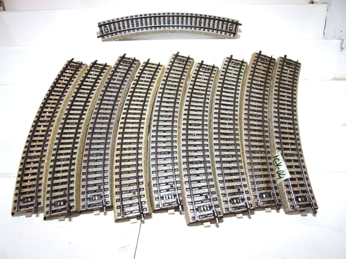 MARKLIN-M HO: 10x 3-Rail Wide Radius(5200 1/1) Steel Track in Good Used un-boxed condition.(W-GR)