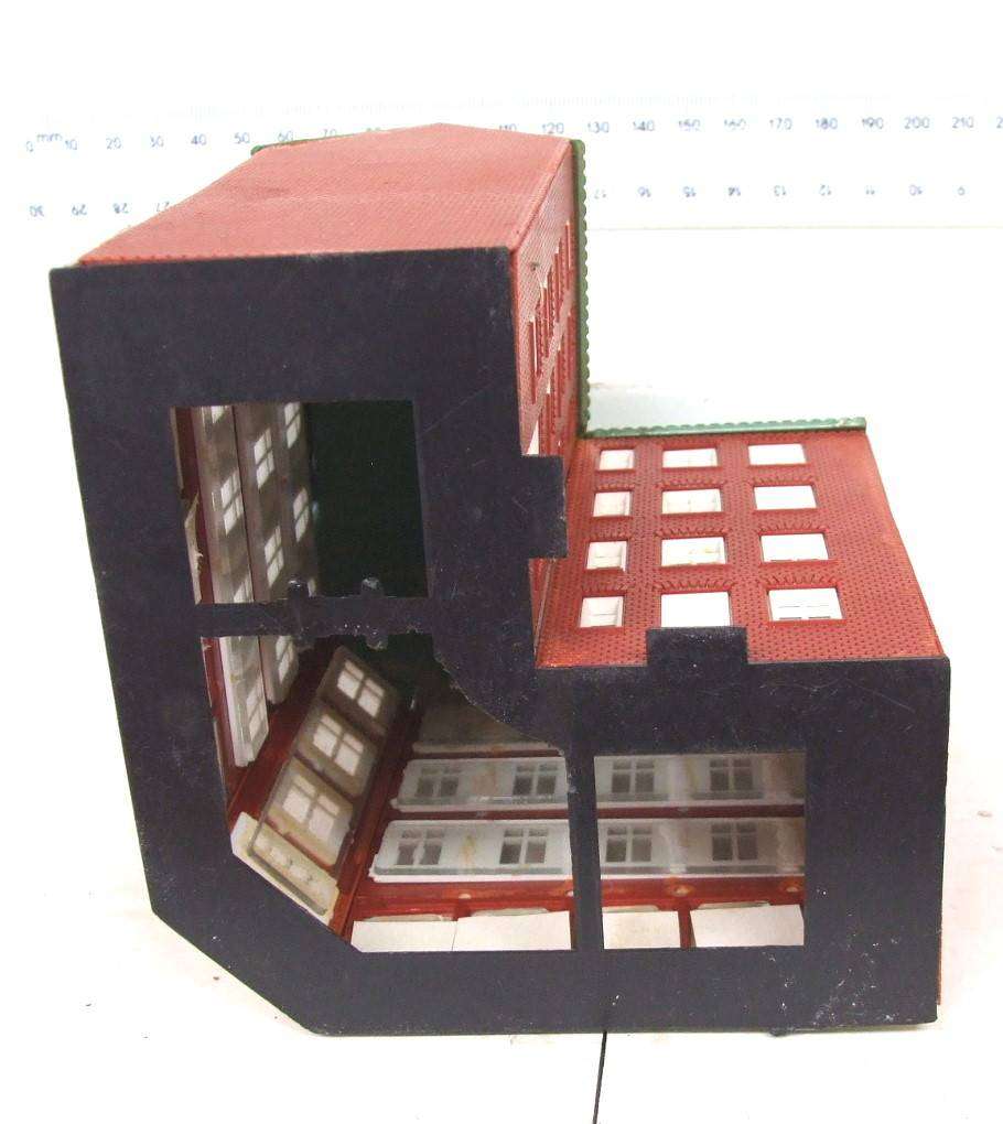 SCENERY HO/OO:  On Auction is this Plastic Multi-Story Apartment Building in Fair Used Condition.