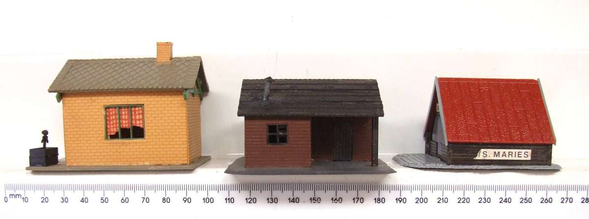 SCENERY HO/OO:  On Auction are these Small Plastic  Buildings in Fair Used Condition.