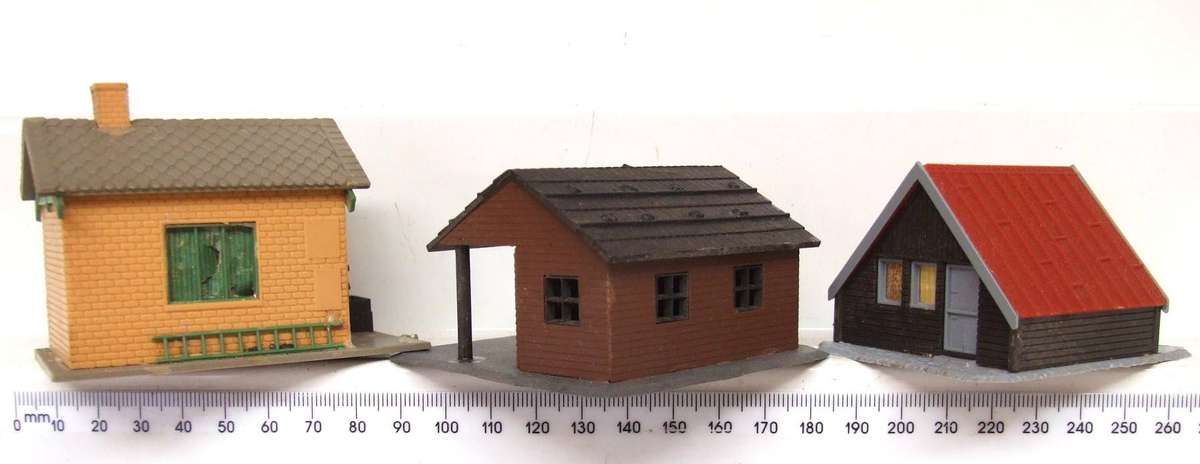 SCENERY HO/OO:  On Auction are these Small Plastic  Buildings in Fair Used Condition.