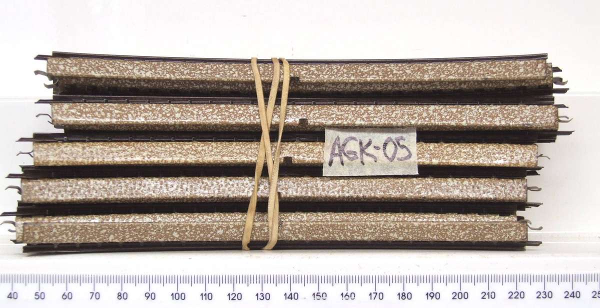 MARKLIN-M HO: 10x 3-Rail Wide Radius(5100 1/1) Steel Track in Good Used un-boxed condition.(W-GR)