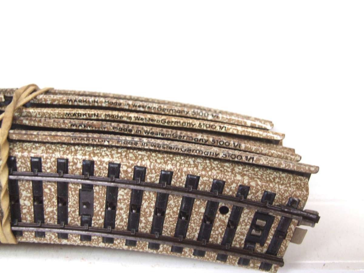MARKLIN-M HO: 10x 3-Rail Wide Radius(5100 1/1) Steel Track in Good Used un-boxed condition.(W-GR)