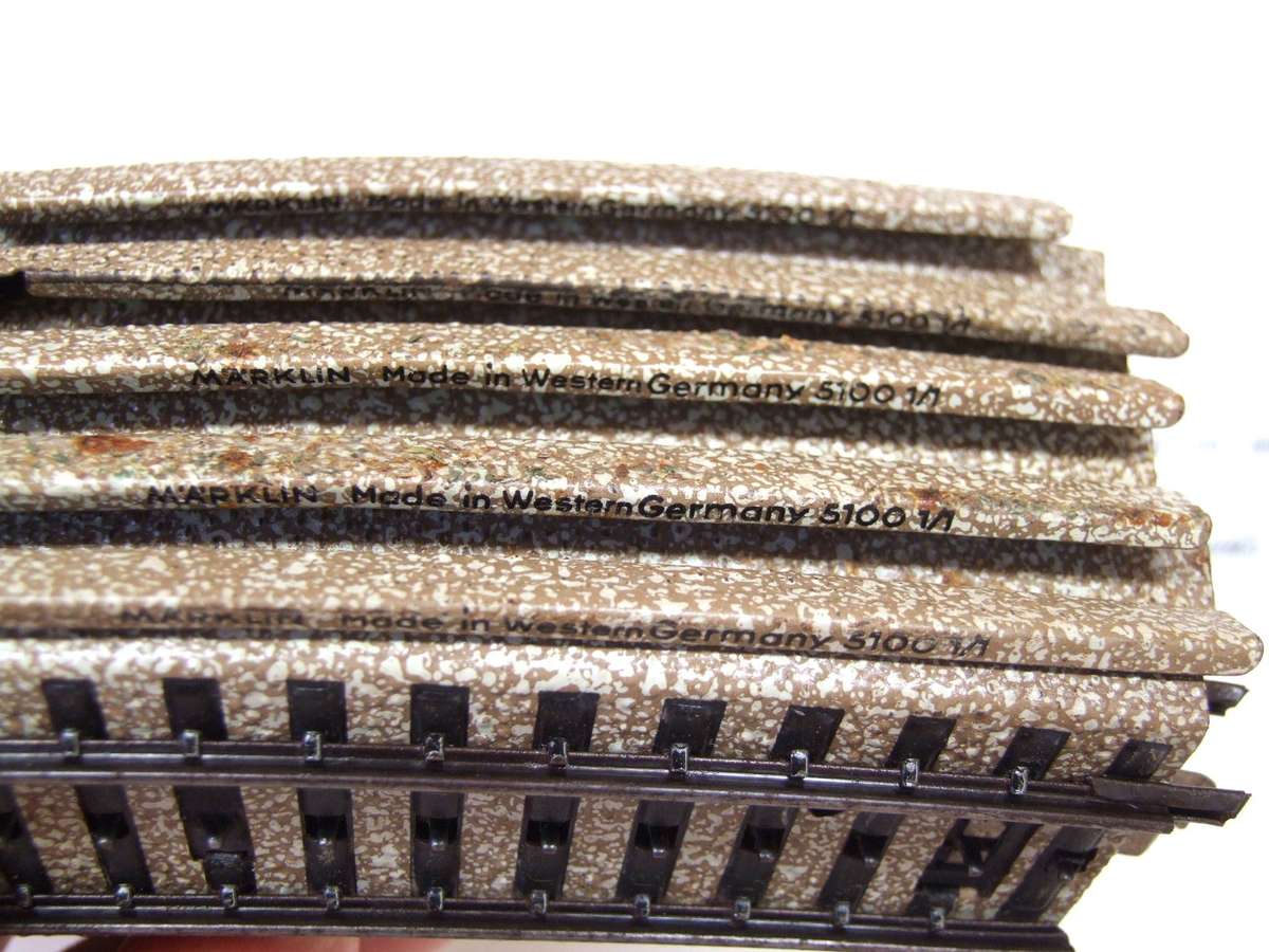 MARKLIN-M HO: 10x 3-Rail Wide Radius(5100 1/1) Steel Track in Good Used un-boxed condition.(W-GR)