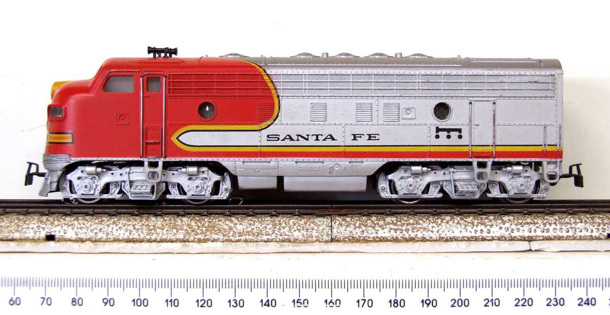 MARKLIN HO: Vintage"Santa Fe" EMD F7-A  DUMMY Diesel Locomotive in Good Boxed condition (Germany)