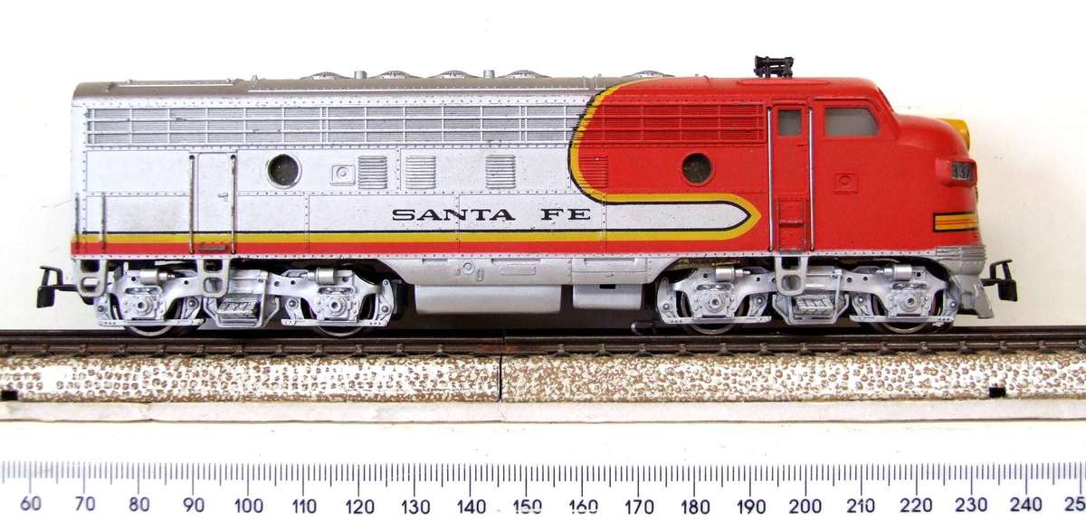 MARKLIN HO: Vintage"Santa Fe" EMD F7-A  DUMMY Diesel Locomotive in Good Boxed condition (Germany)