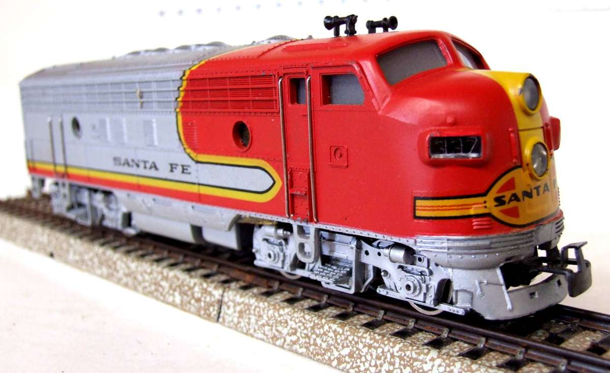 MARKLIN HO: Vintage"Santa Fe" EMD F7-A  DUMMY Diesel Locomotive in Good Boxed condition (Germany)