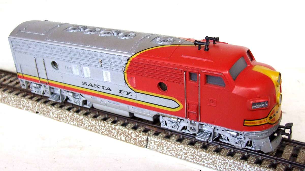 MARKLIN HO: Vintage"Santa Fe" EMD F7-A  DUMMY Diesel Locomotive in Good Boxed condition (Germany)