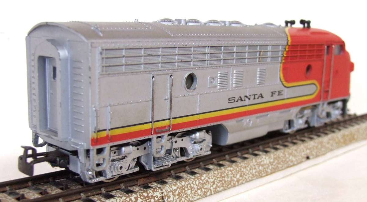 MARKLIN HO: Vintage"Santa Fe" EMD F7-A  DUMMY Diesel Locomotive in Good Boxed condition (Germany)