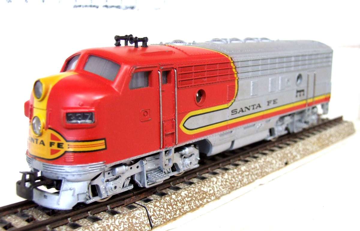 MARKLIN HO: Vintage"Santa Fe" EMD F7-A  DUMMY Diesel Locomotive in Good Boxed condition (Germany)