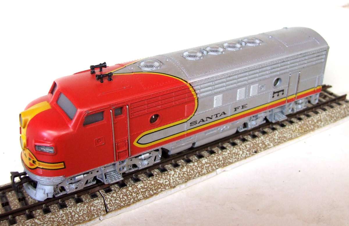 MARKLIN HO: Vintage"Santa Fe" EMD F7-A  DUMMY Diesel Locomotive in Good Boxed condition (Germany)