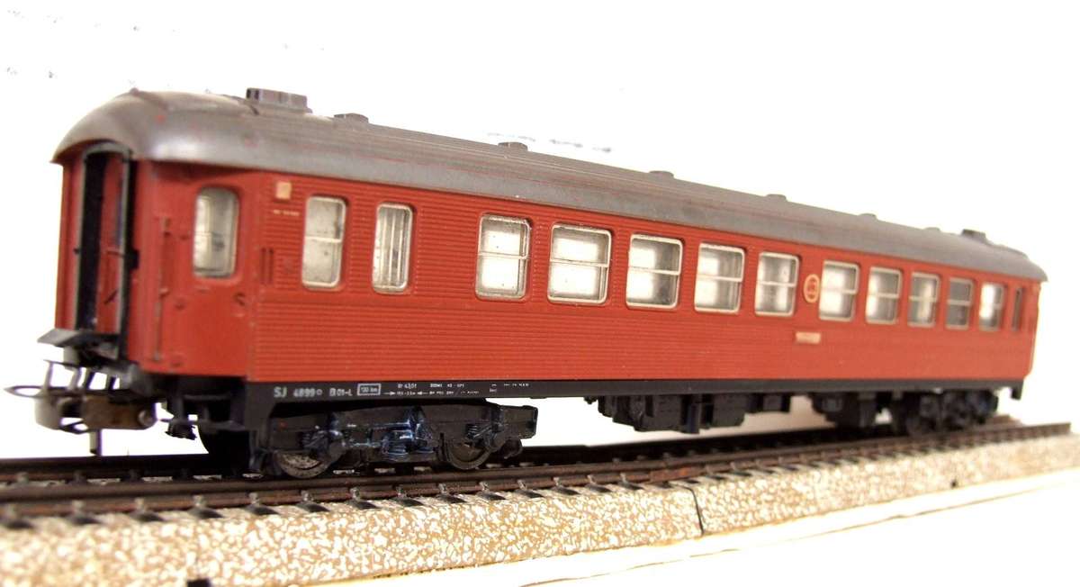 MARKLIN HO: Vintage `SJ` 1st Class Passenger Coach in Fair un-boxed condition (Germany)