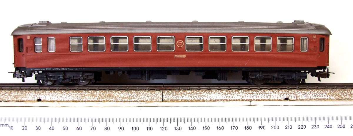 MARKLIN HO: Vintage `SJ` 1st Class Passenger Coach in Fair un-boxed condition (Germany)