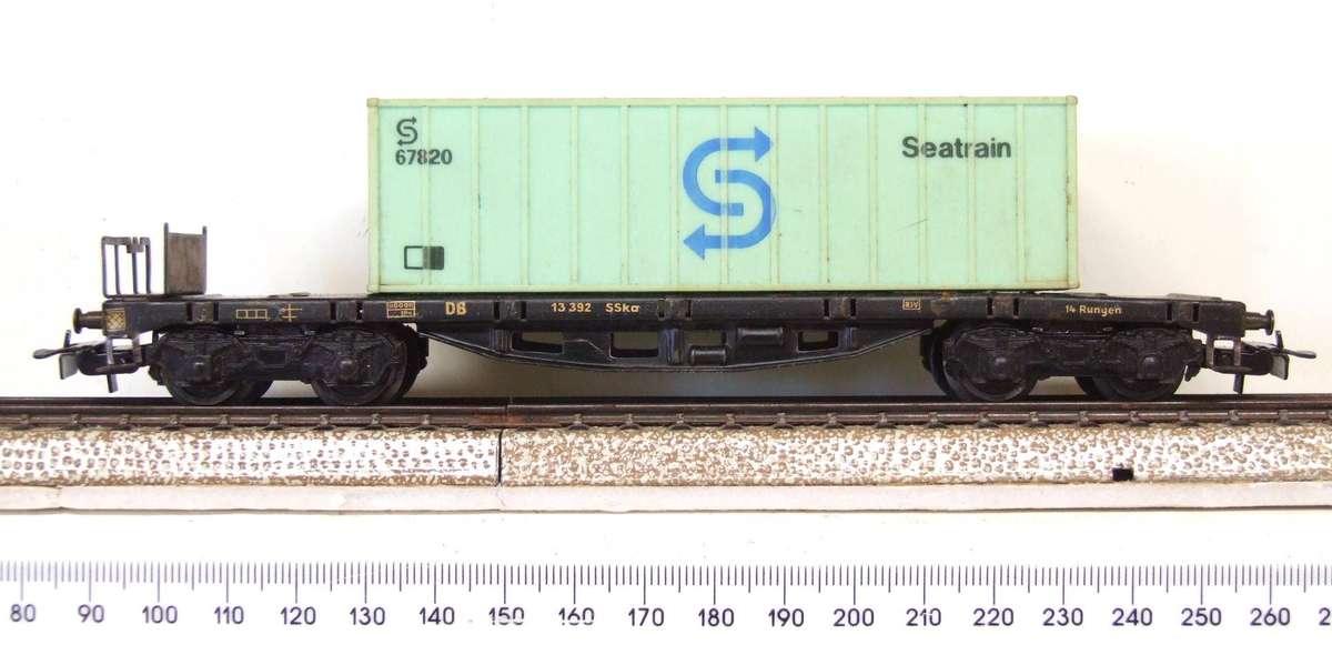 MARKLIN HO: Vintage DB Lowbed with Container Load in Fair Un-boxed, Used condition (W/GR)