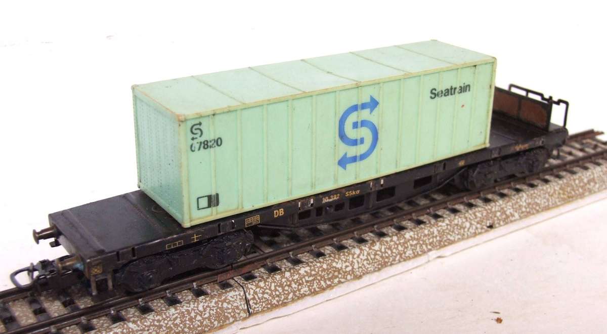 MARKLIN HO: Vintage DB Lowbed with Container Load in Fair Un-boxed, Used condition (W/GR)