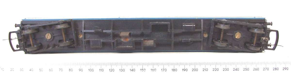 HORNBY OO: Vintage English"Main Line" 1st Class Passenger Coach in Fair Un-Boxed condition.(England)