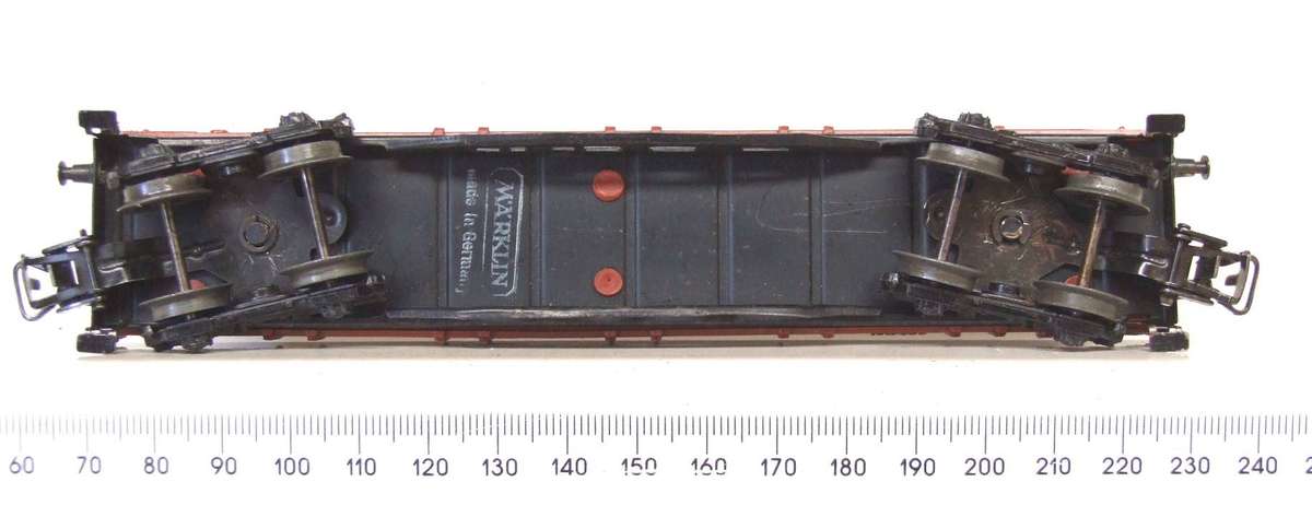 MARKLIN HO: Vintage DB Lowsided Freight Car with Scrap Load in Fair Un-boxed, Used condition (W/GR)