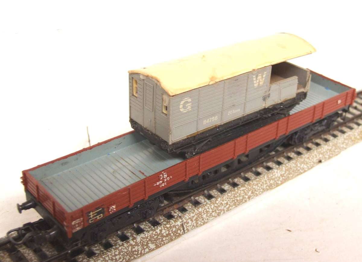 MARKLIN HO: Vintage DB Lowsided Freight Car with Scrap Load in Fair Un-boxed, Used condition (W/GR)