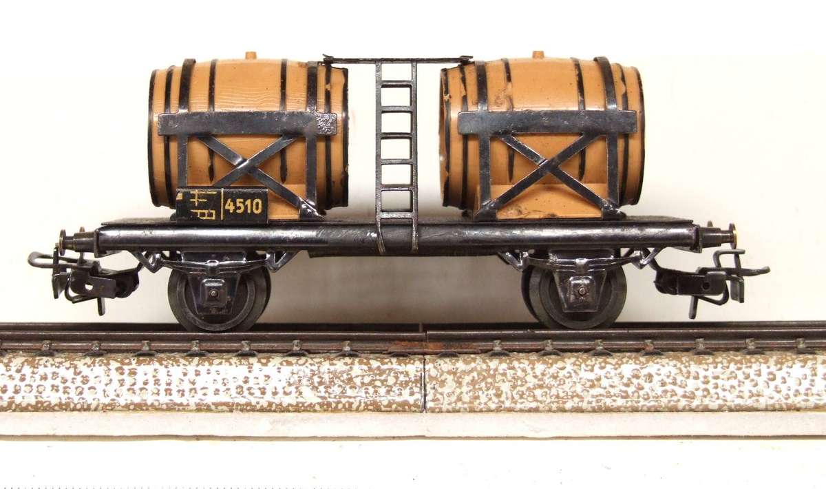 MARKLIN HO: Vintage DB Wine Barrel Car in Fair Un-boxed, Used condition (W/GR)