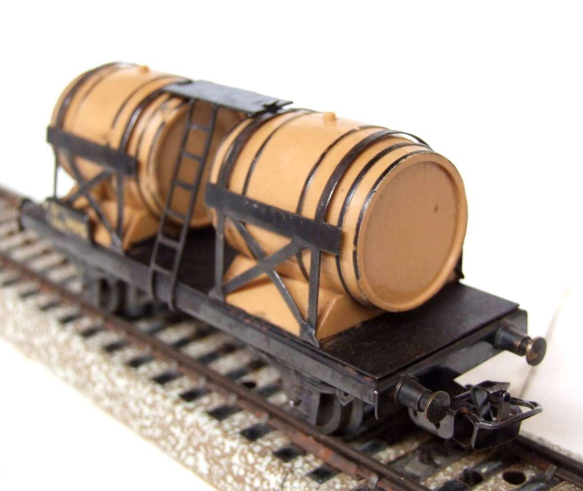 MARKLIN HO: Vintage DB Wine Barrel Car in Fair Un-boxed, Used condition (W/GR)