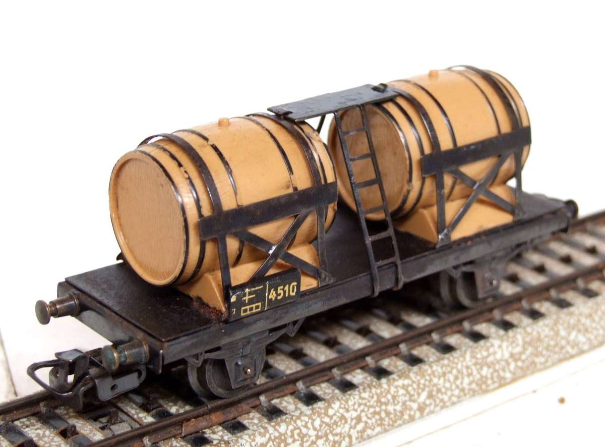 MARKLIN HO: Vintage DB Wine Barrel Car in Fair Un-boxed, Used condition (W/GR)