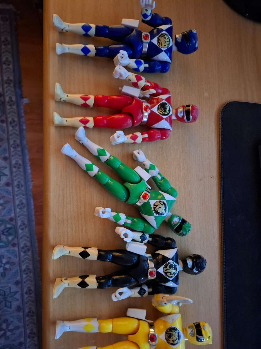 Power rangers figures