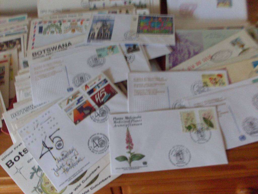 A COLLECTION OF + - 350 VARIOUS FDS...