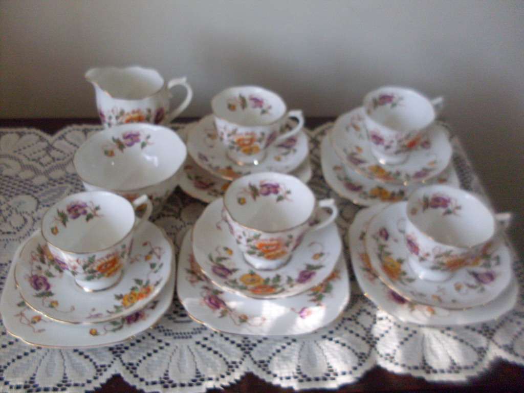 VINTAGE 17 PIECE ROYAL ALBERT TEASET...FLORAL PATTERN...SEE DESCRIPTION
