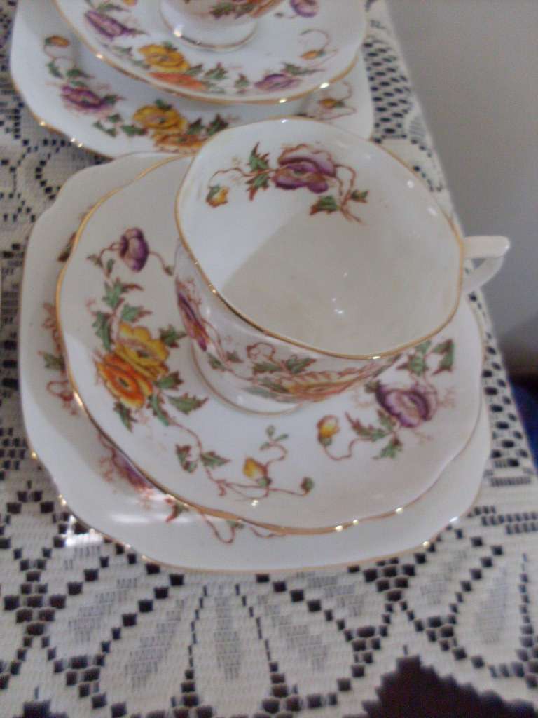 VINTAGE 17 PIECE ROYAL ALBERT TEASET...FLORAL PATTERN...SEE DESCRIPTION