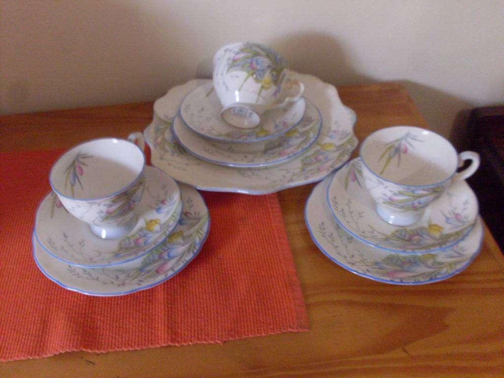 PRETTY ROYAL STAFFORD ENGLAND PART TEASET...FBC....10 PIECES