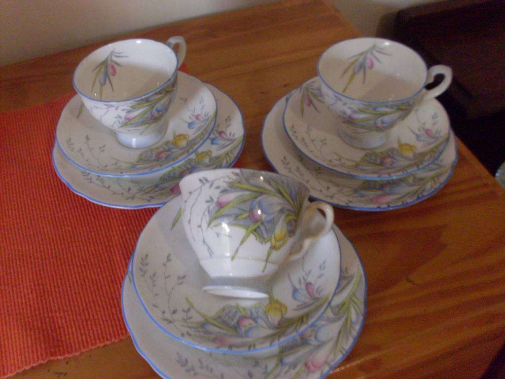PRETTY ROYAL STAFFORD ENGLAND PART TEASET...FBC....10 PIECES