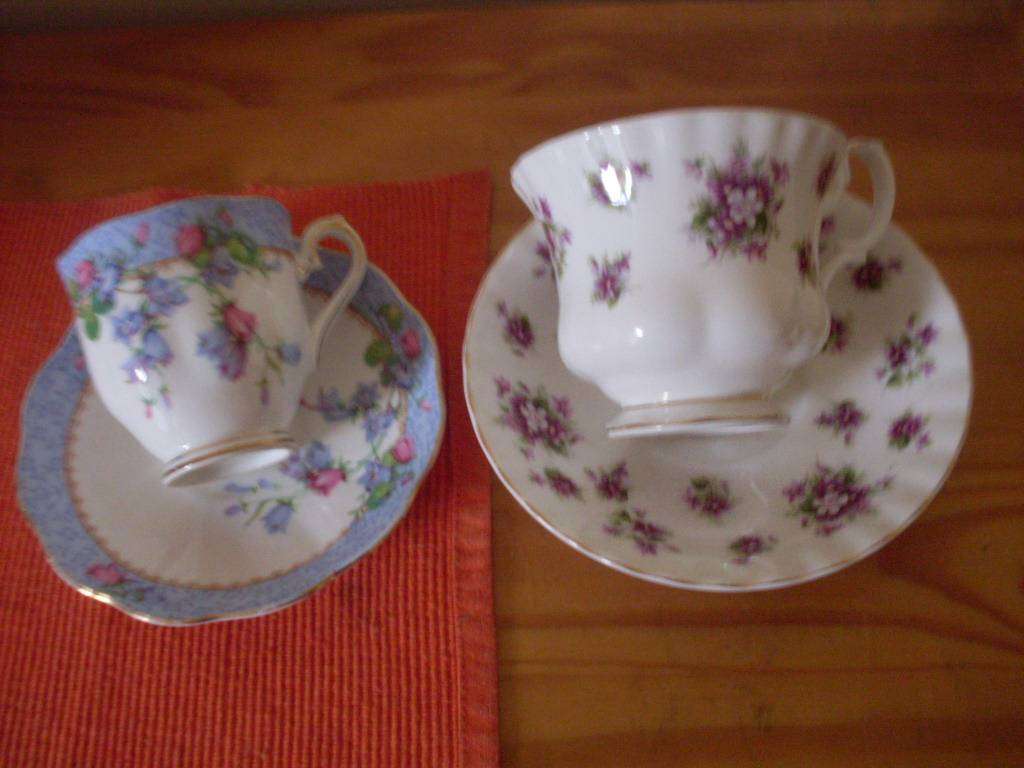 2 ROYAL ALBERT DUOS 1 X TEACUP DUO  AND 1 X SMALL CUP DUO