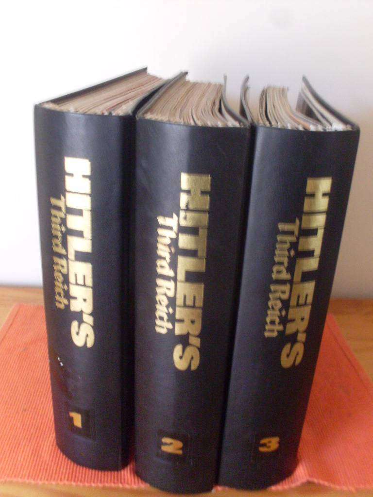 3 FILES WITH 32 HITLERS THIRD REICHS MAGAZINES ...COMPLETE SET...7.8 KG