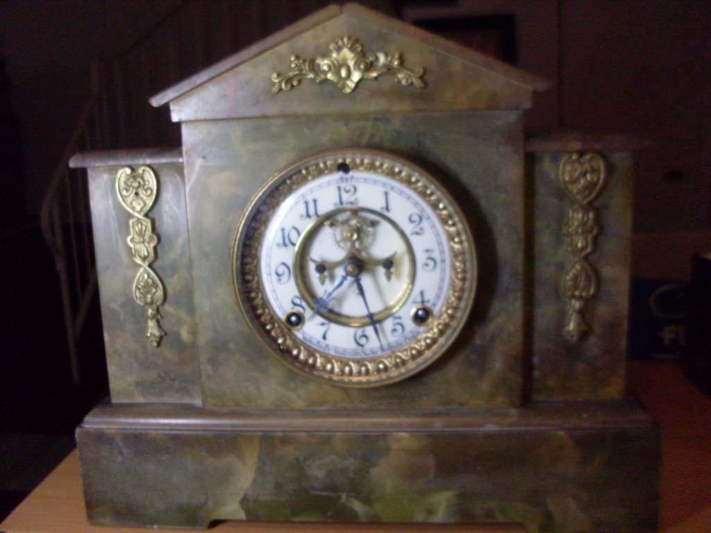 VINTAGE ANSONIA (POSSIBLY ONYX GREEN )MANTLE CLOCK ...WORKING