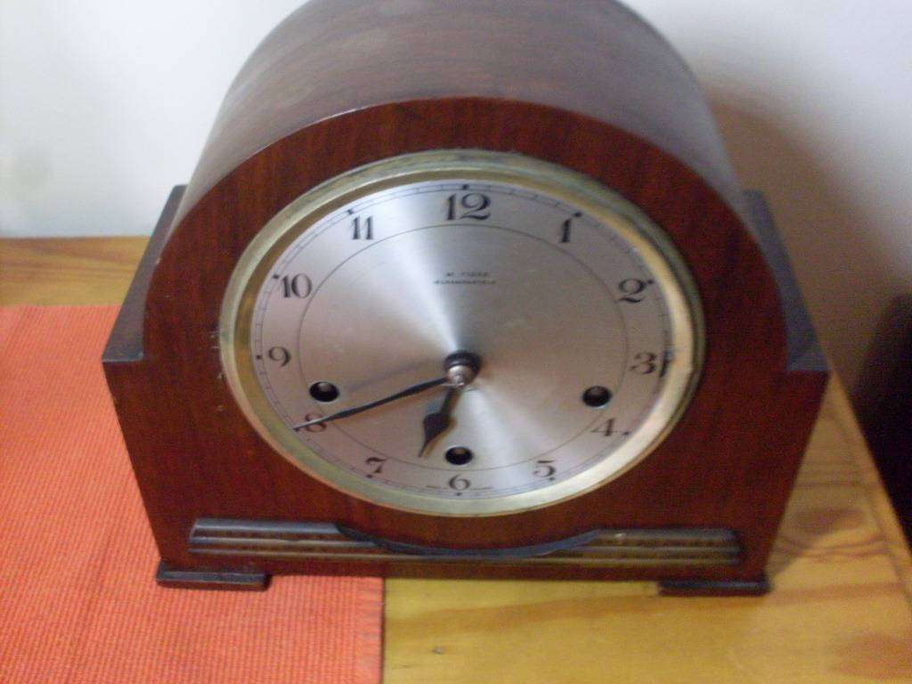 VINTAGE MANTLE CLOCK MADE IN ENGLAND ....WESTMINSTER CHIME...SEE DESCRIPTION