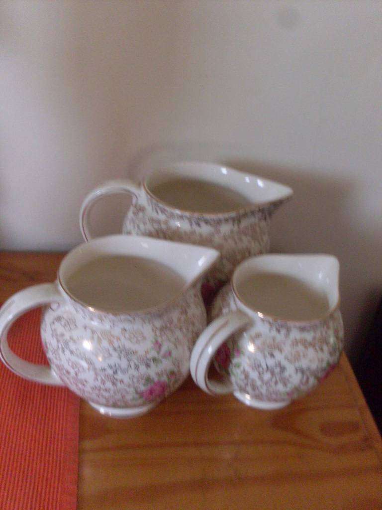 3 VINTAGE JAMES KENT FLORAL/GOLD PATTERN GRADUATE JUGS