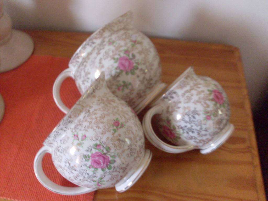 3 VINTAGE JAMES KENT FLORAL/GOLD PATTERN GRADUATE JUGS