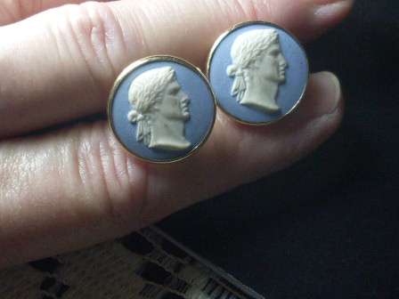 9 CT GOLD CAMEO STYLE WHITE ON LIGHT BLUE PAIR OF CUFFLINKS...9.95 GRAMS