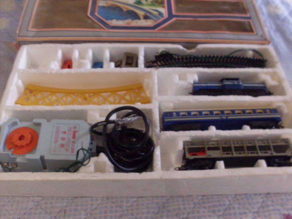 BOXED LIMA TRAIN SET S.A.R. CALEDON BLUE TRAIN PASSENGER COACH + DIESEL ETC..PLEASE SEE DESCRIPTION