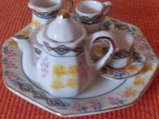 THE CUTEST TEA FOR 2 MINIATURE TEASET...10 PIECE