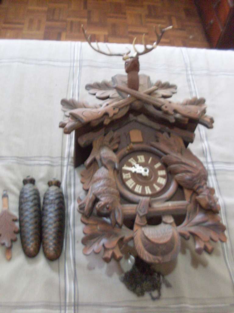 LARGE VINTAGE GERMAN BLACK FOREST HUNTING REGULA CUCKOO CLOCK...WORKING