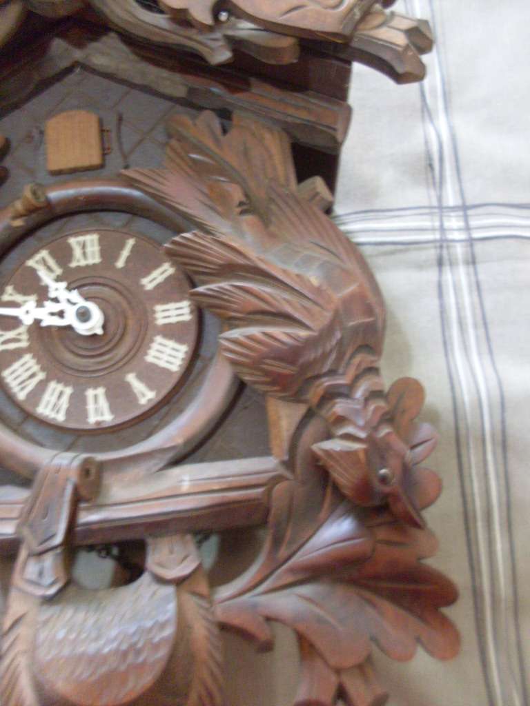 LARGE VINTAGE GERMAN BLACK FOREST HUNTING REGULA CUCKOO CLOCK...WORKING