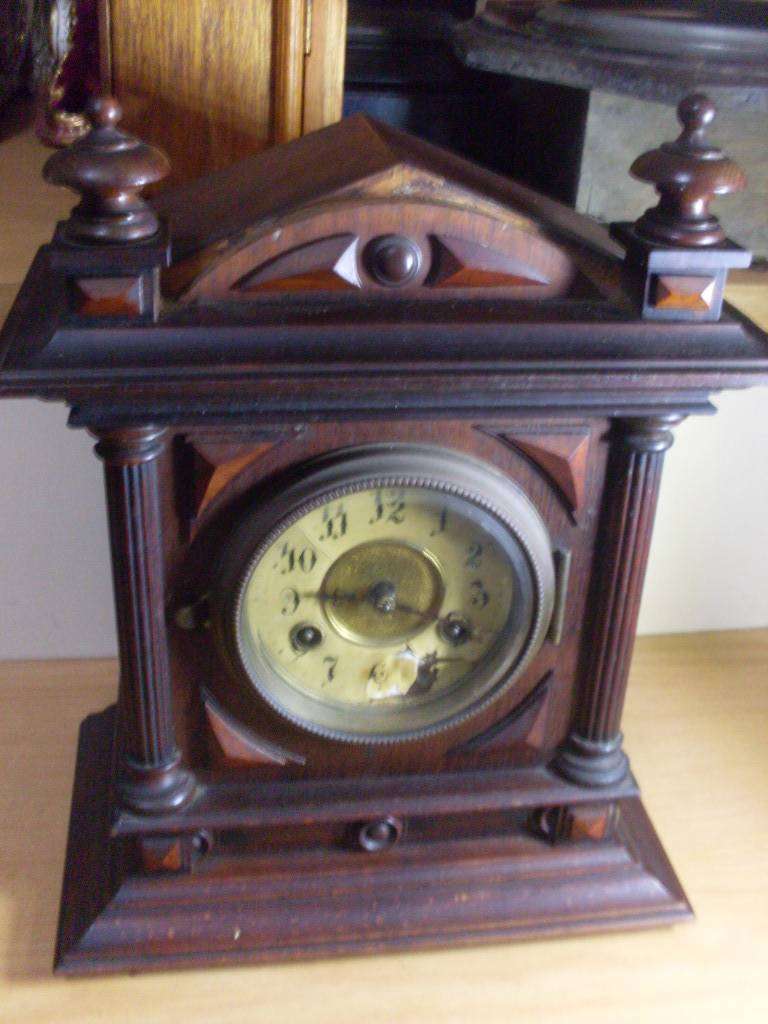 VINTAGE JUNGHANS MANTLE CLOCK....WORKING.....SEE DESCRIPTION