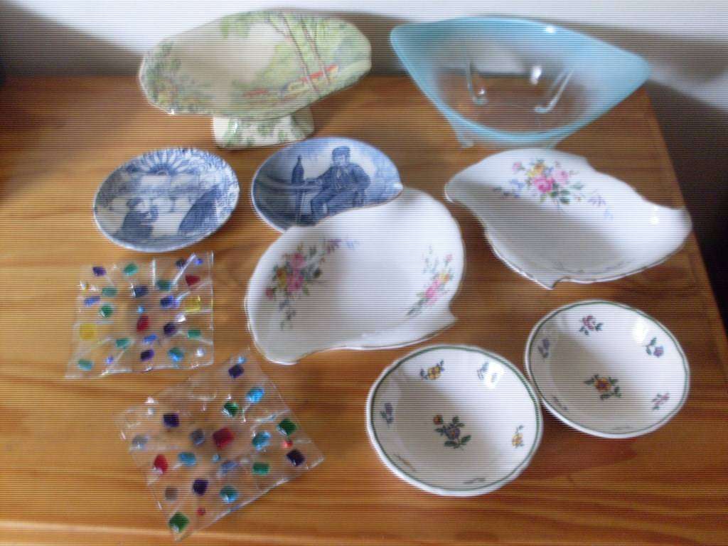 PRETTY PIN DISHES ETC ETC ETC ....10 ITEMS TOTAL