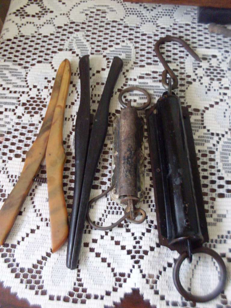 BITS + PIECES OF VARIOUS VINTAGE AND OTHE ITEMS FOR 1 BID