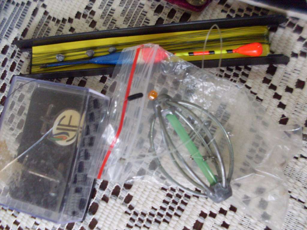 BITS + PIECES OF VARIOUS VINTAGE AND OTHE ITEMS FOR 1 BID